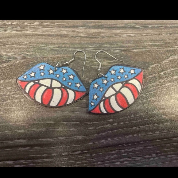 B2G1🇺🇸Patriotic Mouth Earrings American Red White Blue Stars Stripes• NWT - Picture 9 of 12